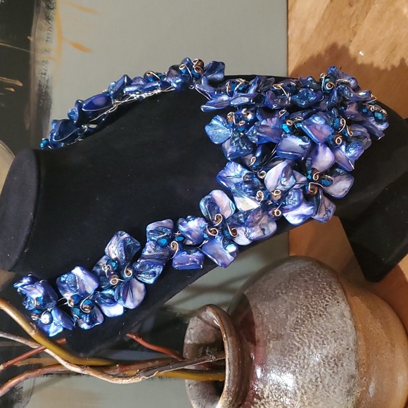 Blue Shell Flower & Bead Bid Statement Necklace - Picture 2 of 7